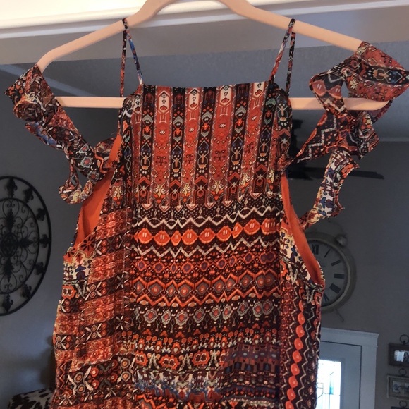BCBG GENERATION cold shoulder tapestry printed romper. Size S. In rusty coral. - Picture 9 of 15
